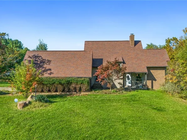 6701 Hankee Rd, Mantua, OH 44255