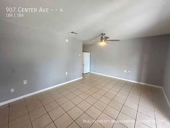 2nd image of 907 Center Ave APT 4