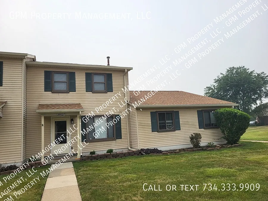 Nice Condo in Brownstown! — Photo 1