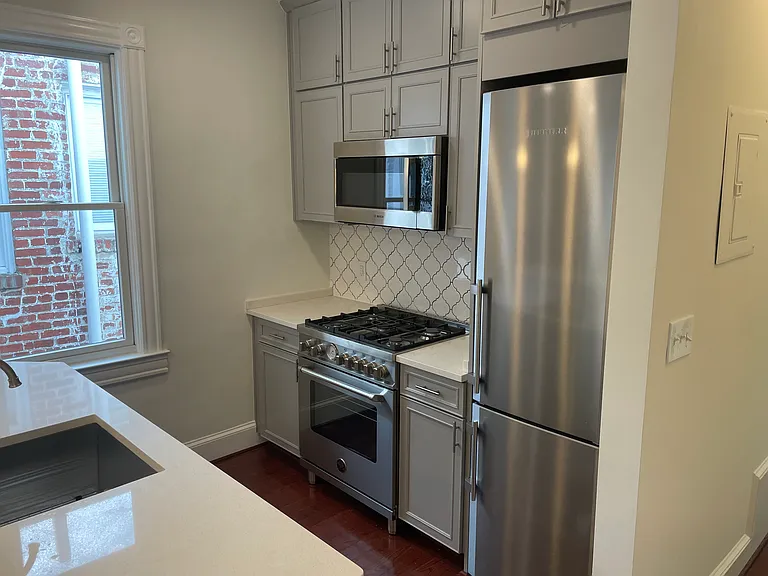 1654 Avon Pl NW — Photo 5