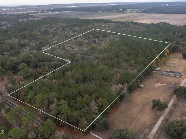 141 Ephraim Rd, Saint Helena Island, SC 29920