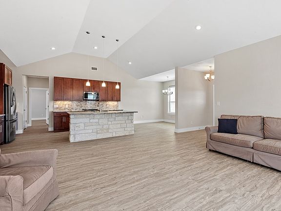 4th image of 730 Madilynn Ct