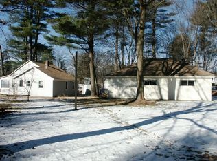 8 Eayers Pond Rd, Hudson, NH 03051