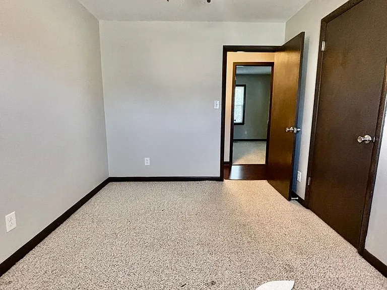 6727 Vaughn Rd — Photo 18
