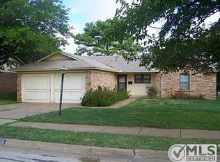 609 E Mustang St, Crowley, TX 76036