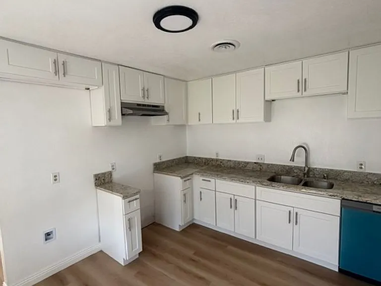 2824 N Half Moon Dr — Photo 8