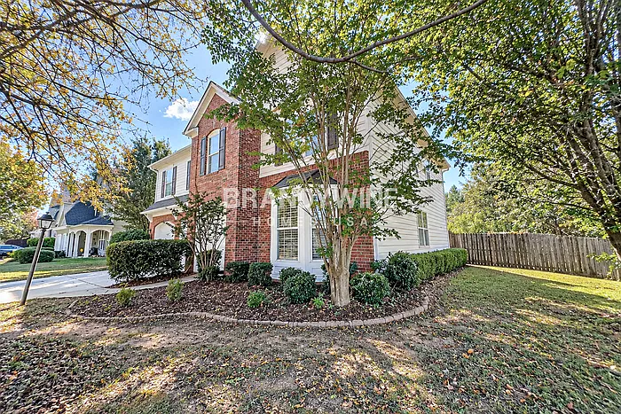 5 bed, 2.5 bath, 3020 sqft, $2,679 — Photo 2
