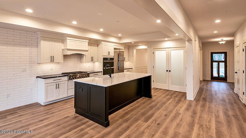 2nd image of 4 Espen Place