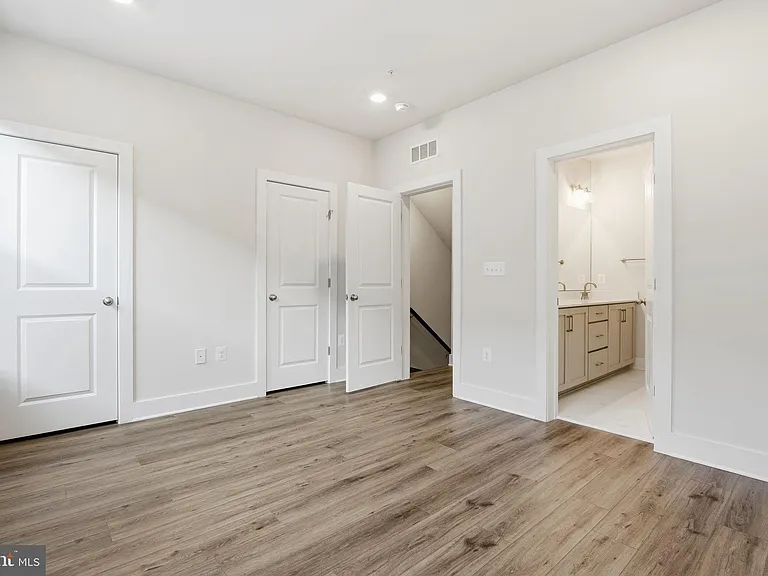 116 Crown St — Photo 18