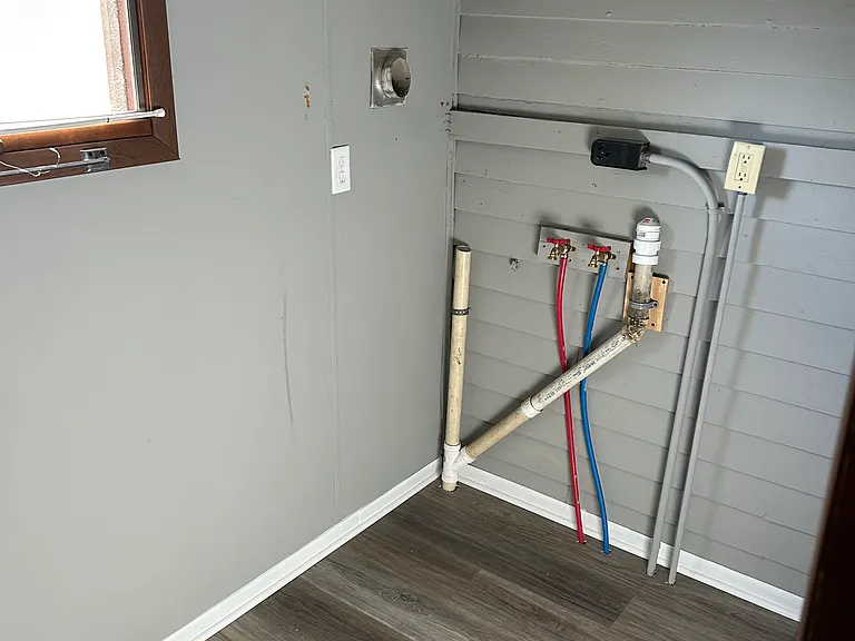 1243 Gomber Ave — Photo 8