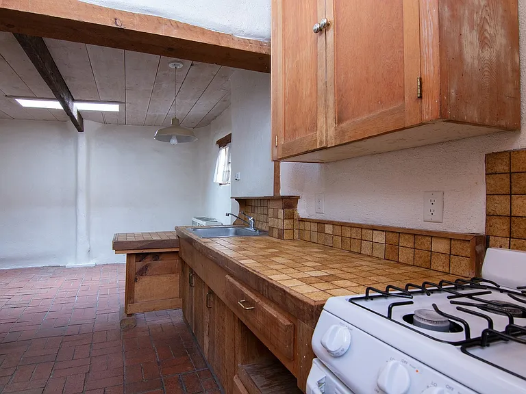 247 Casados St — Photo 10