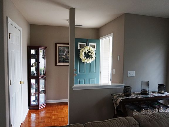 Entry w/wood Parquet floor