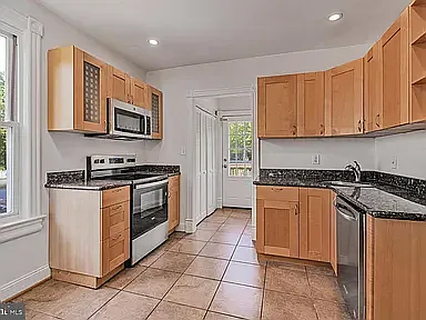 1704 Kearny St NE — Photo 11