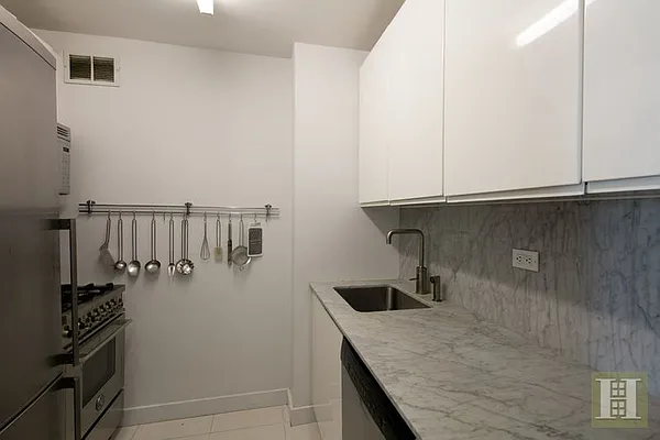 Rented by Halstead Real Estate | media 40