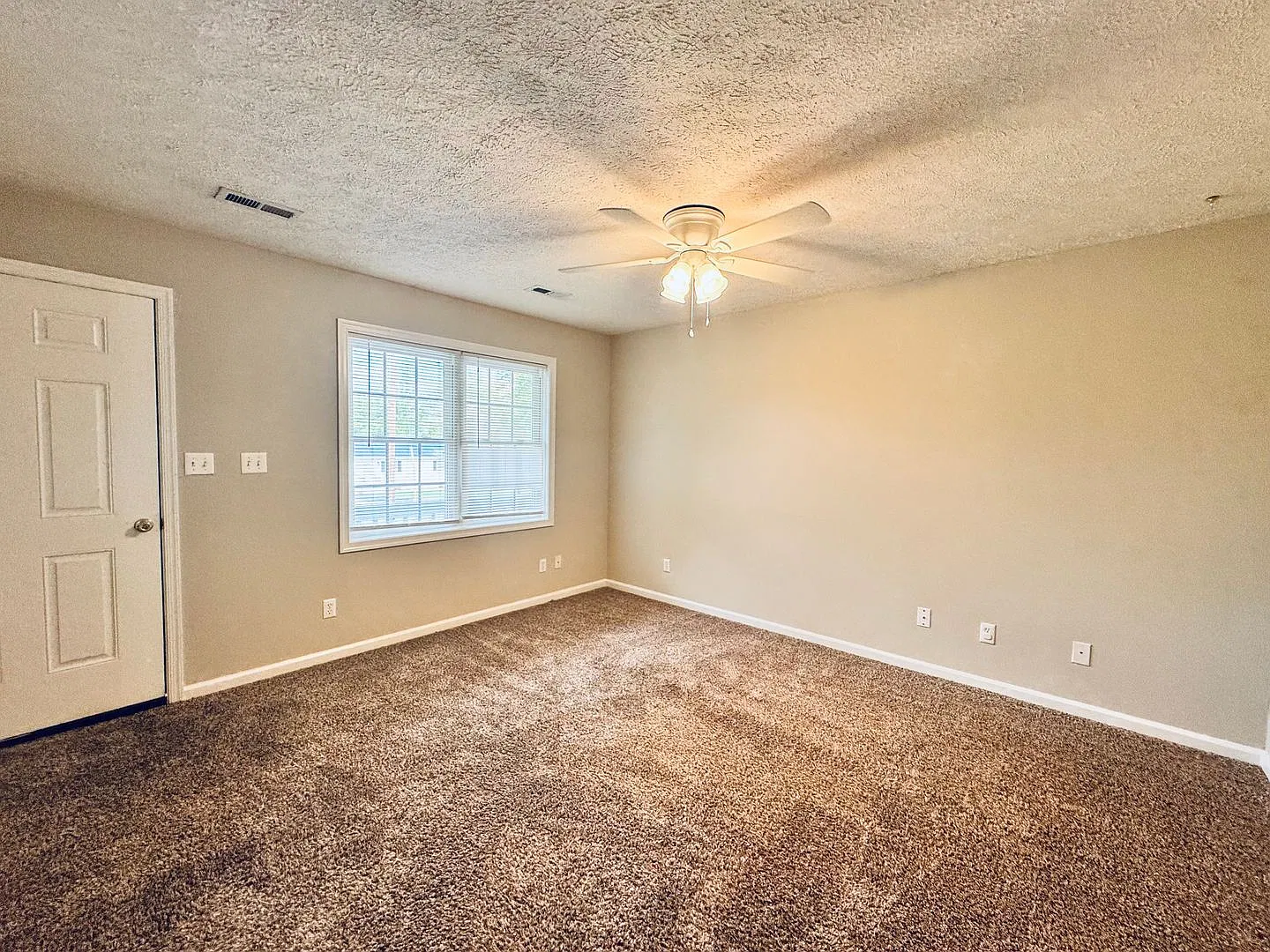 One Level Living in Bedford — Photo 2