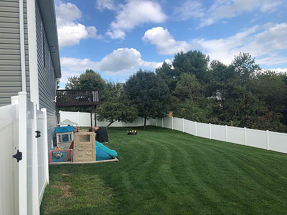 3rd image of 129 Brooksedge Dr