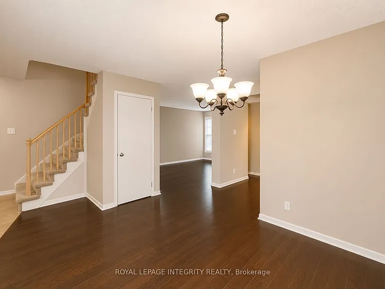 12 Kimbolton Cres — Photo 8