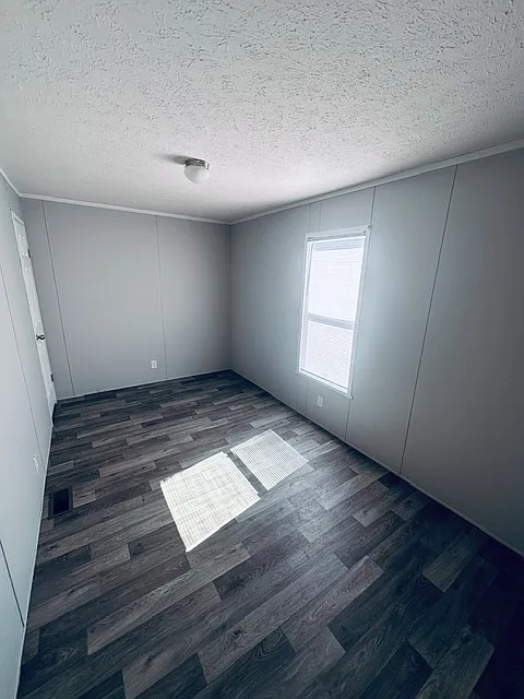 3 bed, $999 — Photo 4