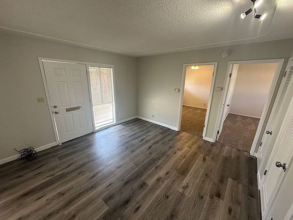 4th image of 455 W Shaw Ave