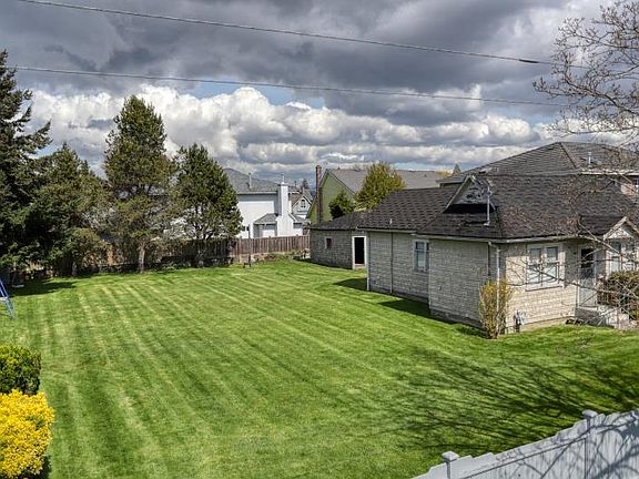 5th image of 5211 Maple Rd