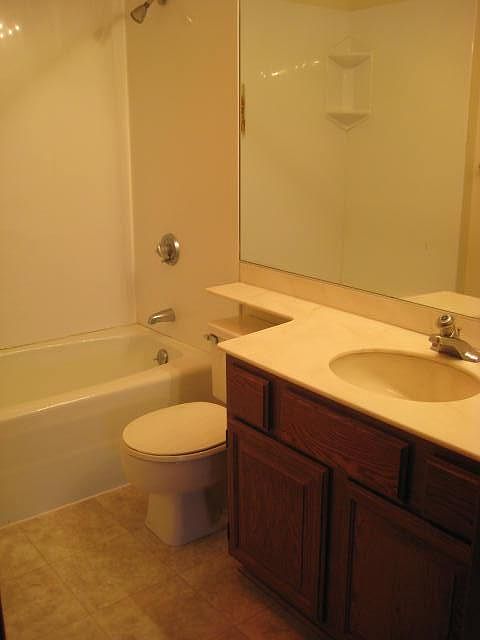 2nd image of 820 N Bridge St APT 103
