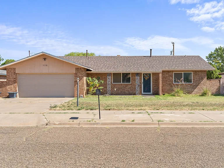 1116 Oakhurst Rd — Photo 1