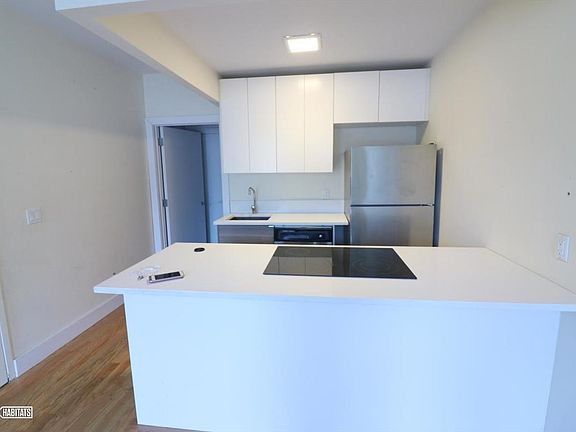 3rd image of 2304 Jackson Ave APT 2F