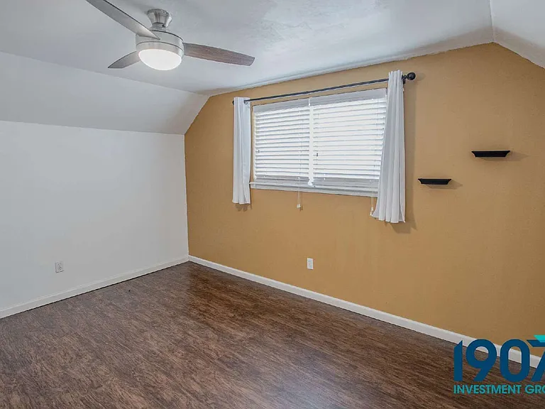 616 Redstone Ave — Photo 20