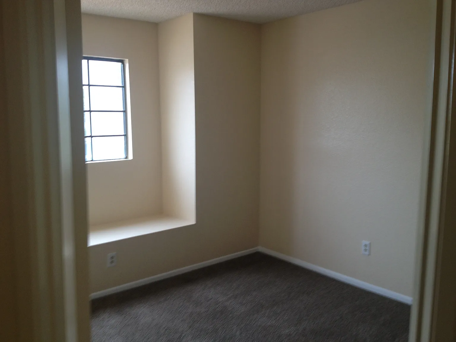3 bed, 2.5 bath, 1280 sqft, $3,195 — Photo 3