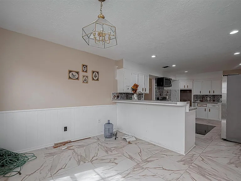 811 Loire Ln — Photo 13