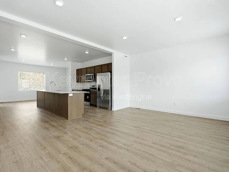 371 E Levengrove Dr — Photo 7