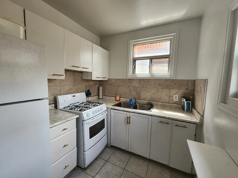 150 Robert St #1 — Photo 13