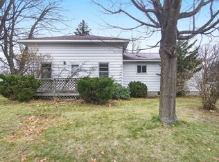 518 E Lowell St, Pentwater, MI 49449