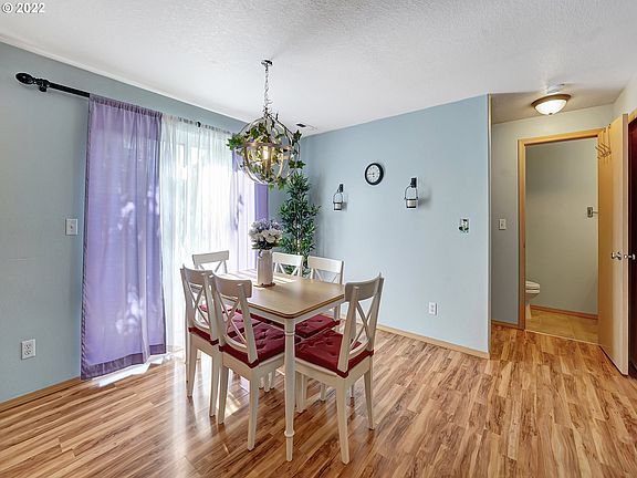 4th image of 8521 NE 37th Cir