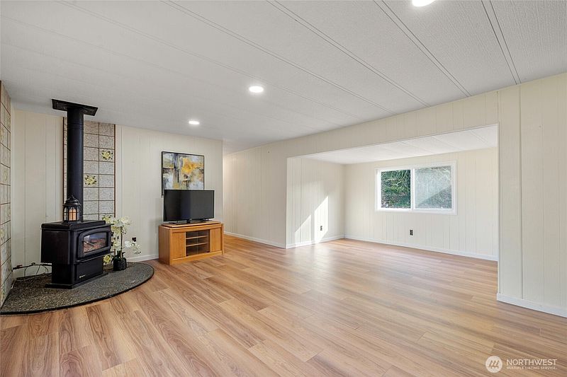 5th image of 11533 Fleetwood Court SE