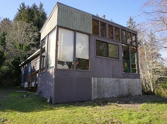 3rd image of 1540 NE Voyage Ave