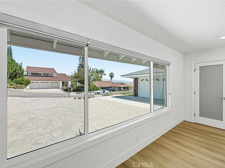 520 W Country Hls — Photo 13