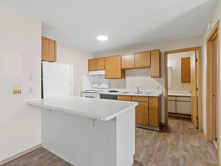 Wyndemere Apartments — Photo 57