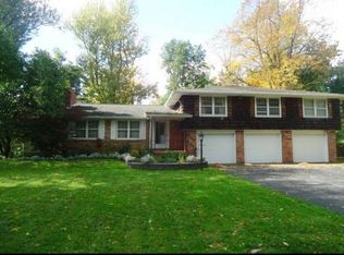 4488 E Overlook Dr, Williamsville, NY