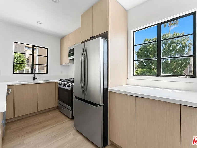 8730 Holloway Dr — Photo 14