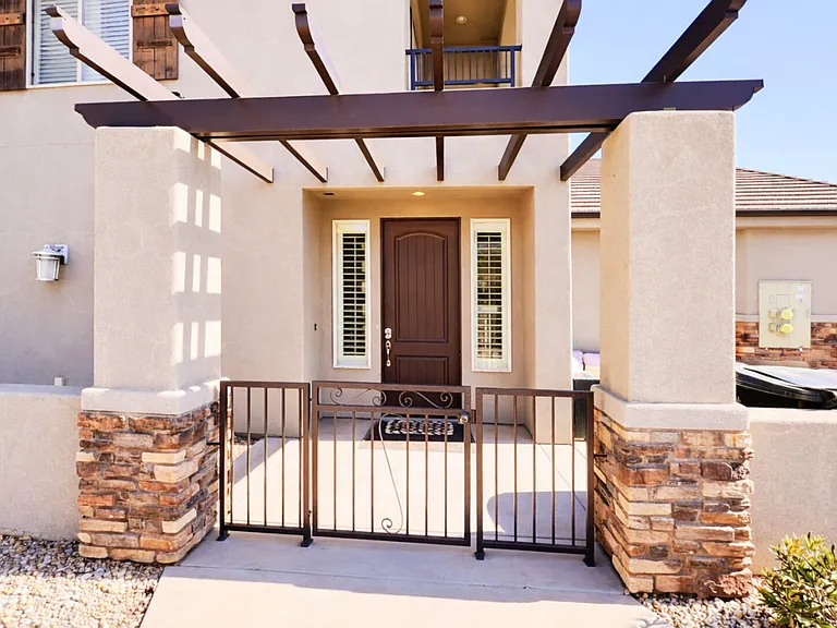 N Coral Ridge Dr — Photo 3