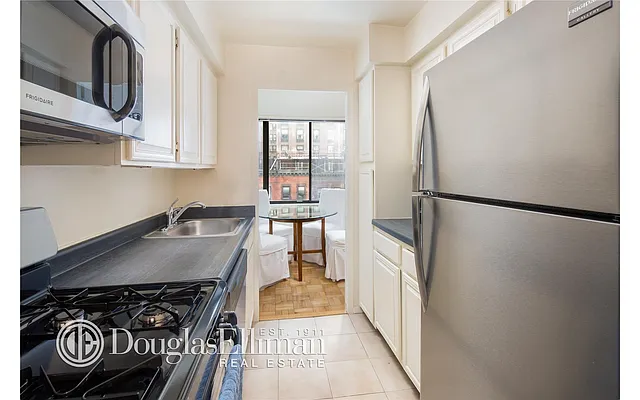 Rented by Douglas Elliman | media 27