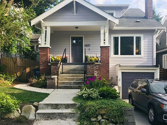 Craftsman style house with garage and driveway