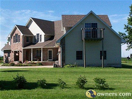 Garage side yard showing balcony off upstairs bonus room