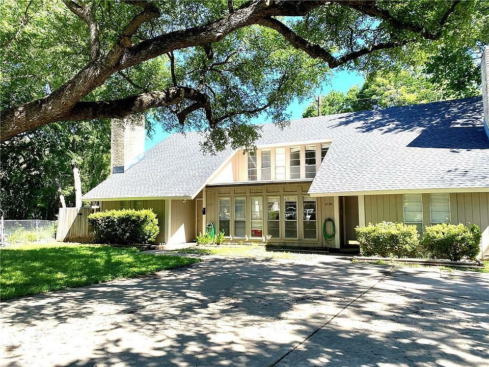 1st image of 2413 La Casa Dr