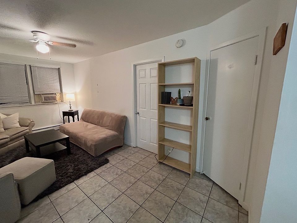 1st image of 5816 85th St APT 1D