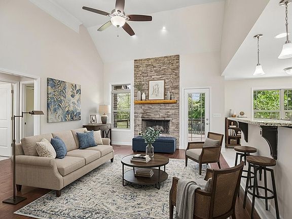2nd image of 303 Cedar Hollow Ct