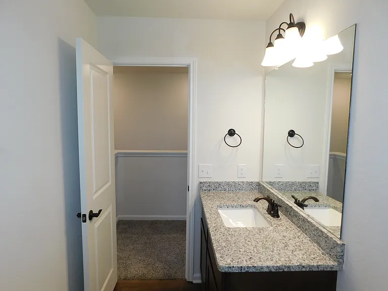 13710 Enzo Gate #101 — Photo 13