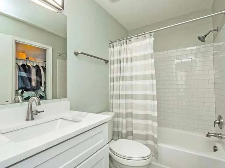 6904 Mary Caroline Cir #J — Photo 32