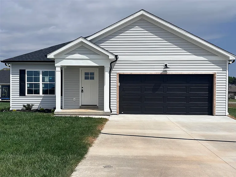 716 Calumet Cir — Photo 1